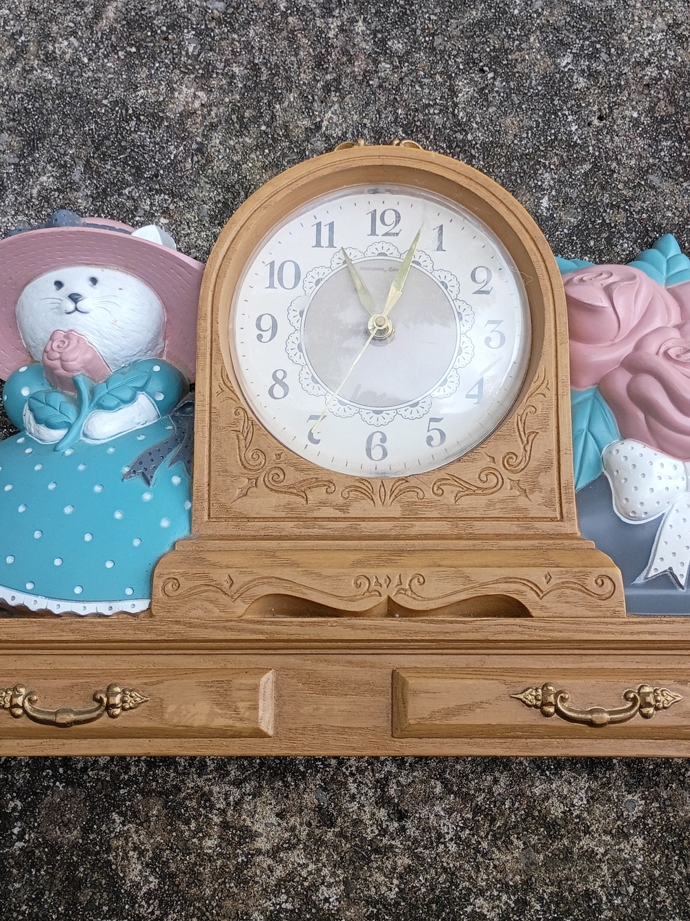 Vtg Burwood 16" Wall Hanging 80's Quartz Clock Cat Roses Grannycore